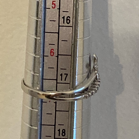 Solid 14k WG Diamond 5 Petal Flower Ring Fresh Fun - Picture 6 of 9